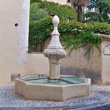 Fontaine de la Porte-Neuve de Pernes-les-Fontaines